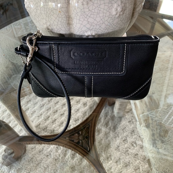 Coach Handbags - 🖤🖤COACH BLACK LEATHERWARE EST 1941 WRISTLET!🖤🖤